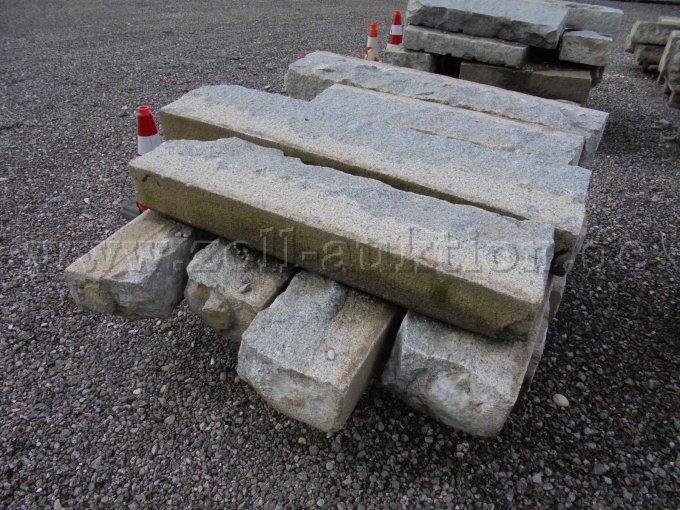 Granit Leistensteine gebraucht,
in verschiedenen Einzellängen.