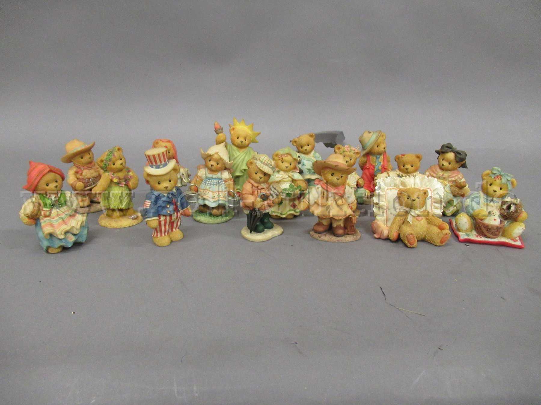 17 verschiedene Cherished Teddies Figuren