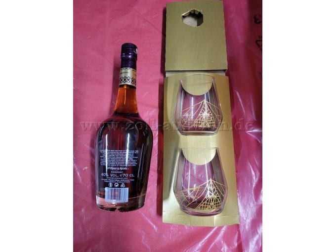 Ansicht Cognacflasche mit 2 Gläsern mit Herstellerangaben