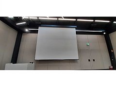 Leinwand ausgerollt