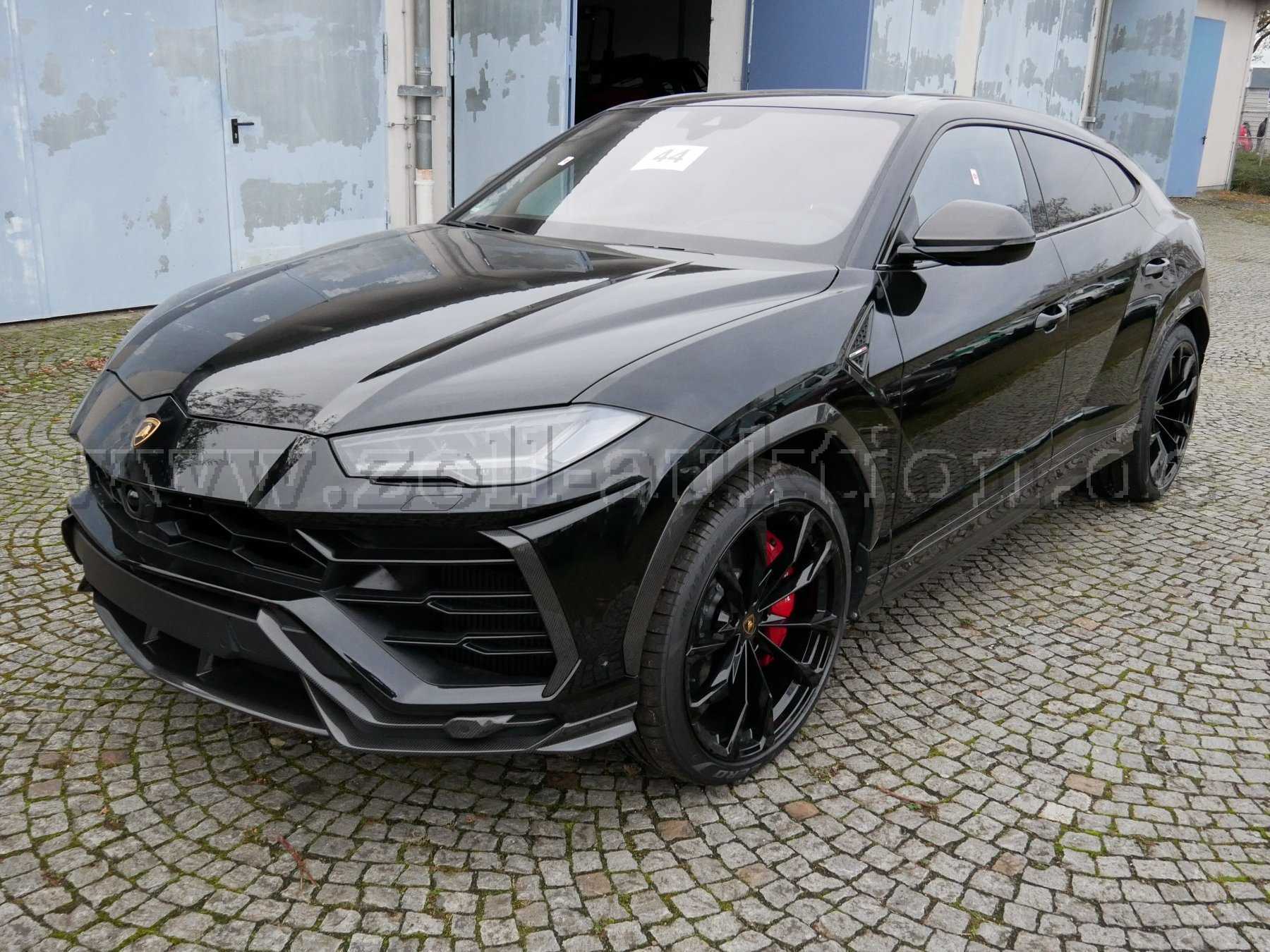 1 Lamborghini Urus