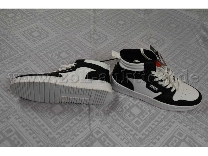 1 Paar schwarz/weiße Schuhe „Black Squad“