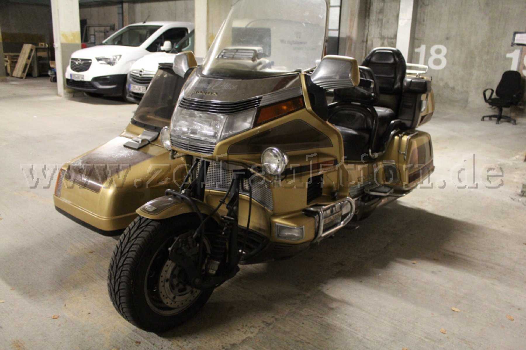 1 Motorrad mit Beiwagen Honda Goldwing