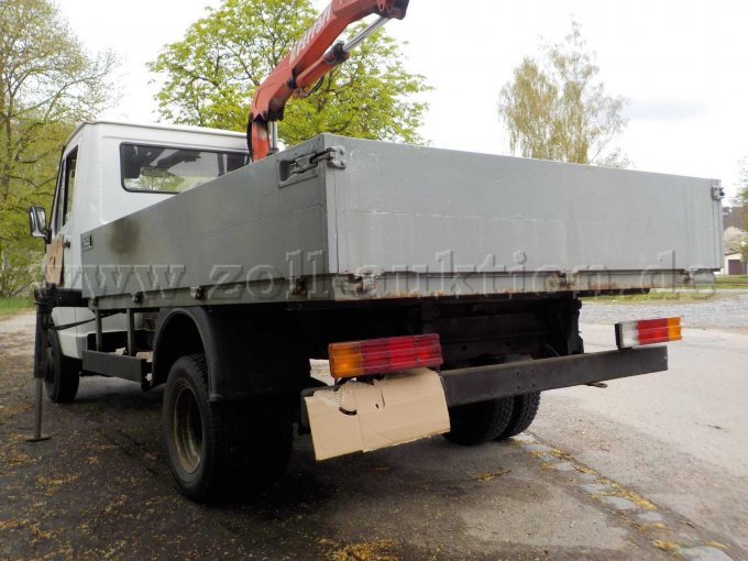 Heck- und Seitenansicht Lkw