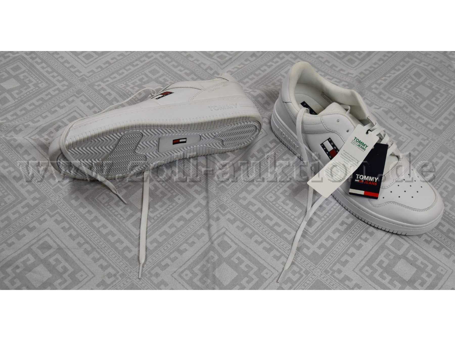 1 Paar weiße Sneaker „Tommy Hilfiger“ Gr. 45