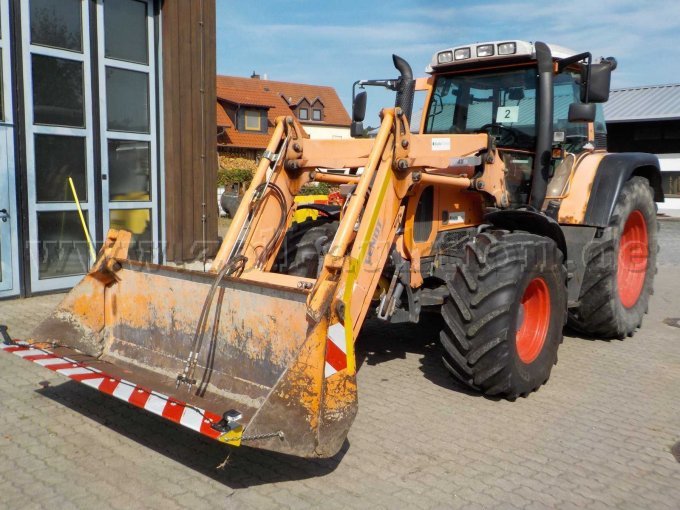 Front- u. Seitenansicht Traktor