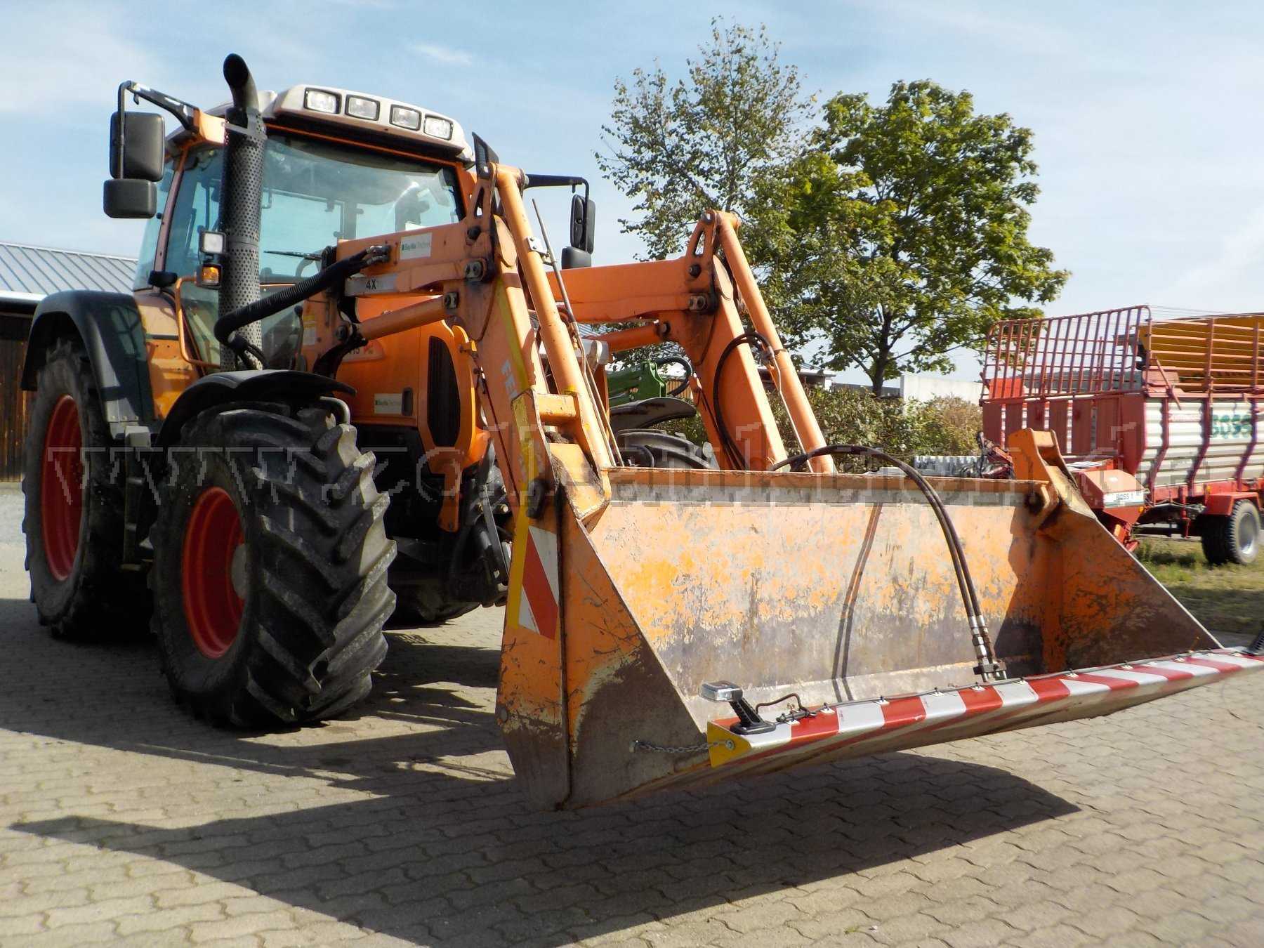 Front- u. Seitenansicht Traktor