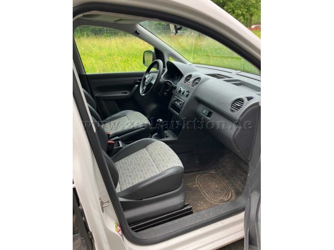 VW Caddy 2.0 Kabine innen, Beifahrertür geöffnet