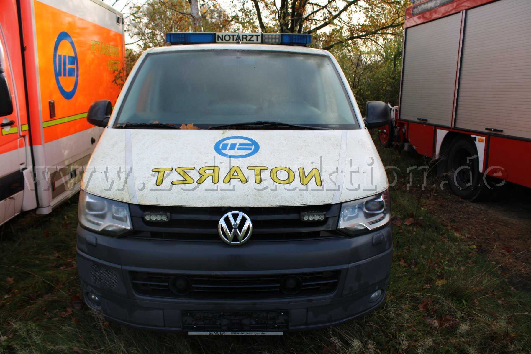 1 Volkswagen T5 Notarzteinsatzfahrzeug (Motorschaden)