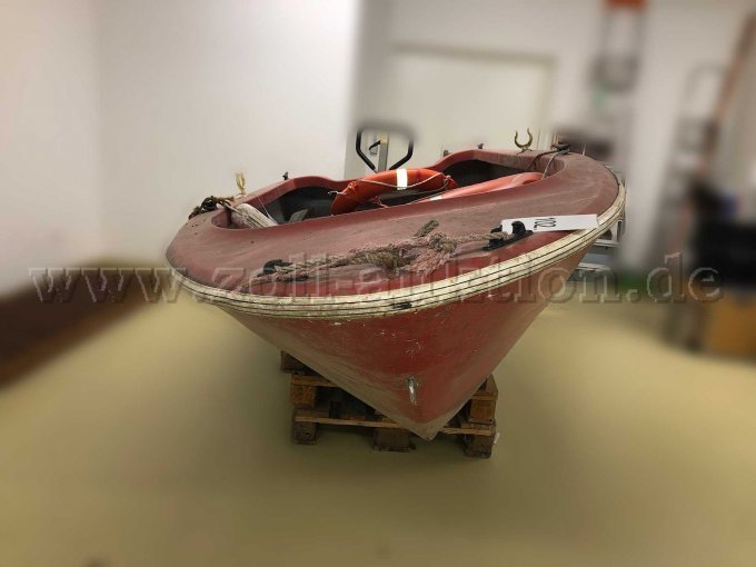 Gebrauchtes Ruderboot von einer unbekannten Marke (mit Zubehör, ohne Motor), Bug