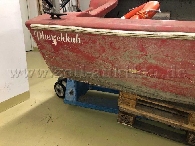 Gebrauchtes Ruderboot von einer unbekannten Marke (mit Zubehör, ohne Motor), Aufschrift "Planschkuh", rechte Seite