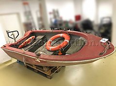 Gebrauchtes Ruderboot von einer unbekannten Marke (mit Zubehör, ohne Motor)