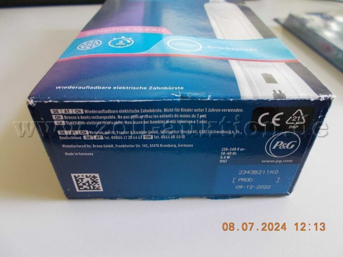 2x Oral-B elektrische Zahnbürste + 1 Packung Aufsteckbürsten