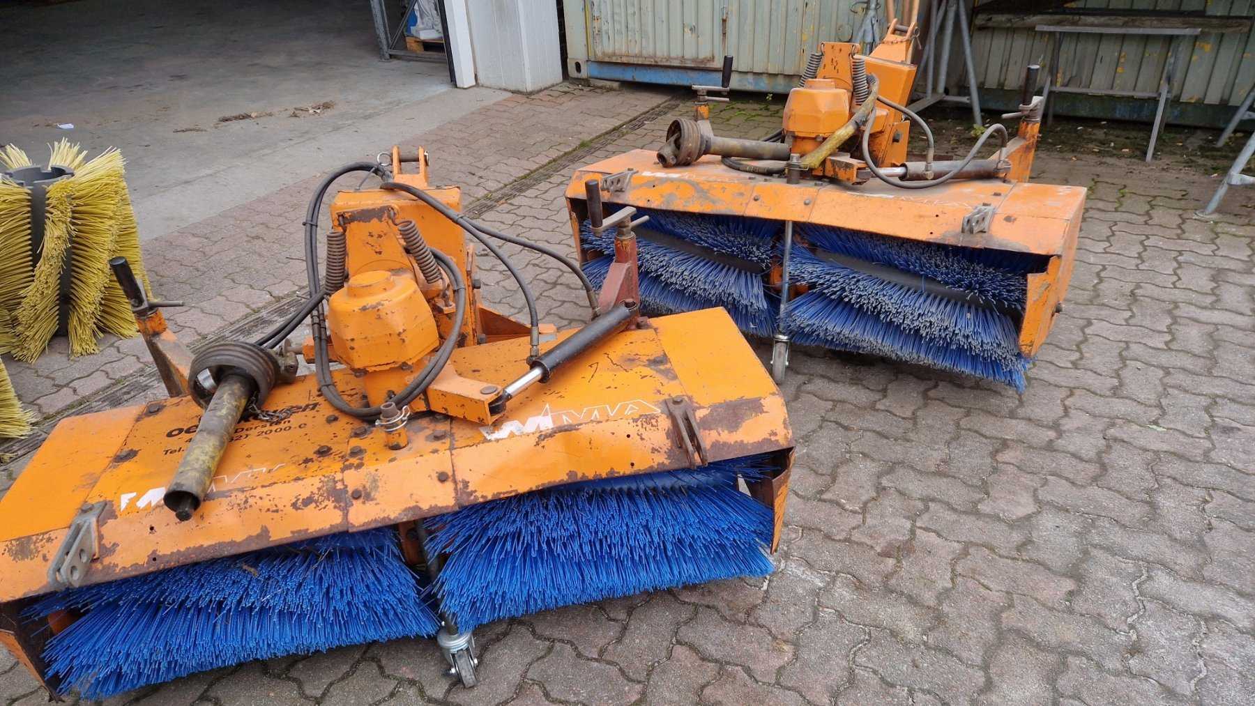 2 WiMA Kehrbesen, Kehrmaschine, Front-Kehrmaschine, Schneebesen