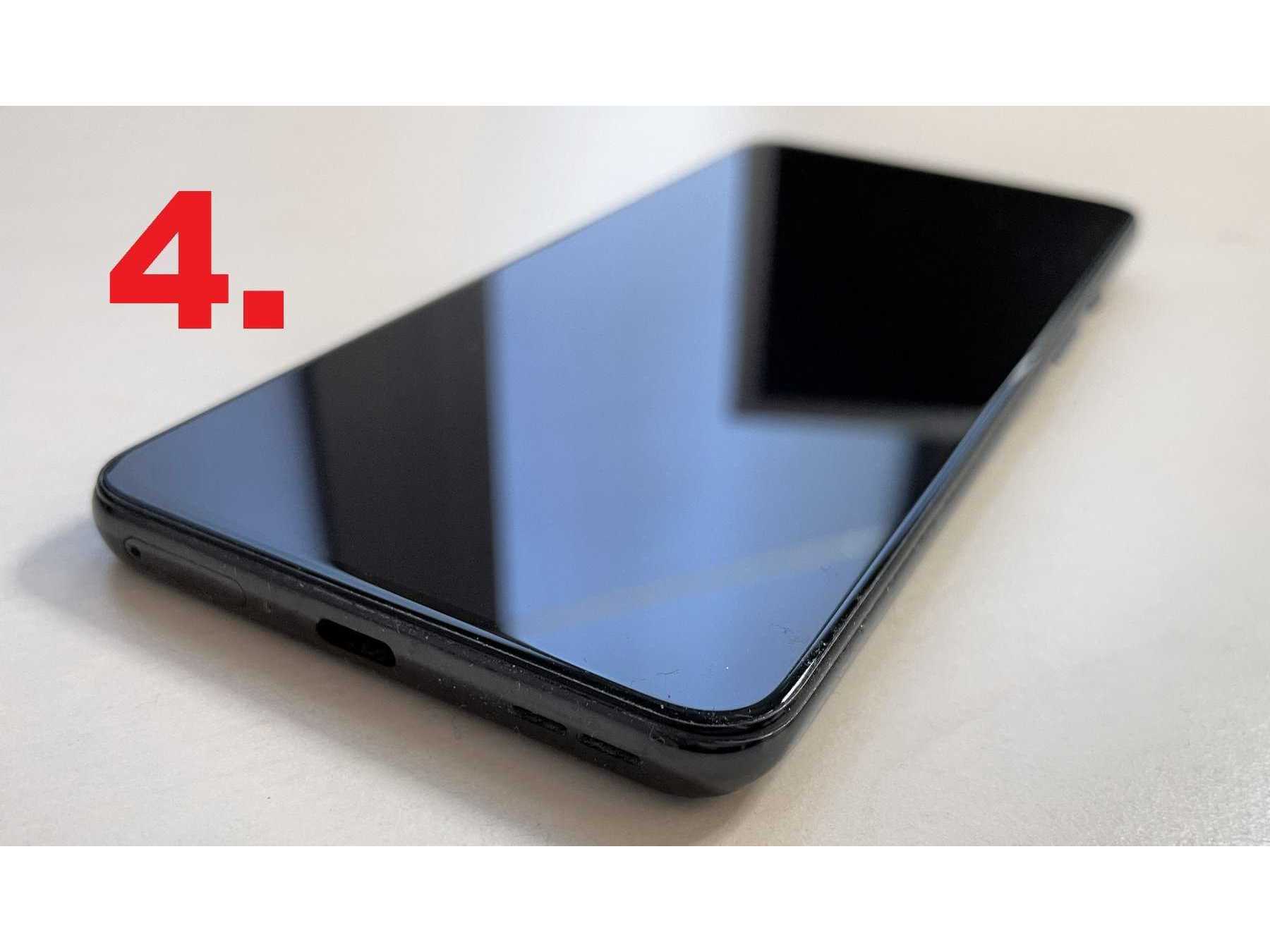 4. OnePlus 9, Display